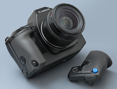縦位置レリーズボタンを増設したEOS630用グリップ