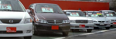 安い中古車が並ぶ
