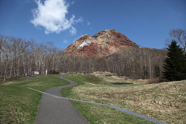 表側から見た午後の昭和新山
