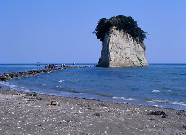 見附島