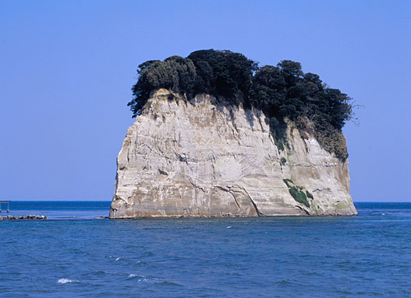望遠で撮る見附島