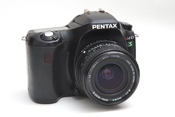 8,800円のPENTAX *ist DSとシグマ24mmレンズ