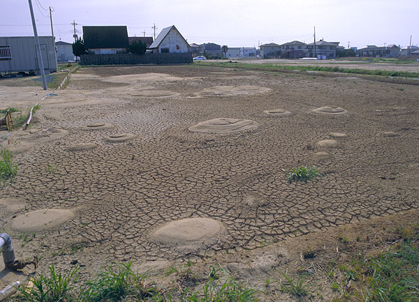 噴き上がった跡