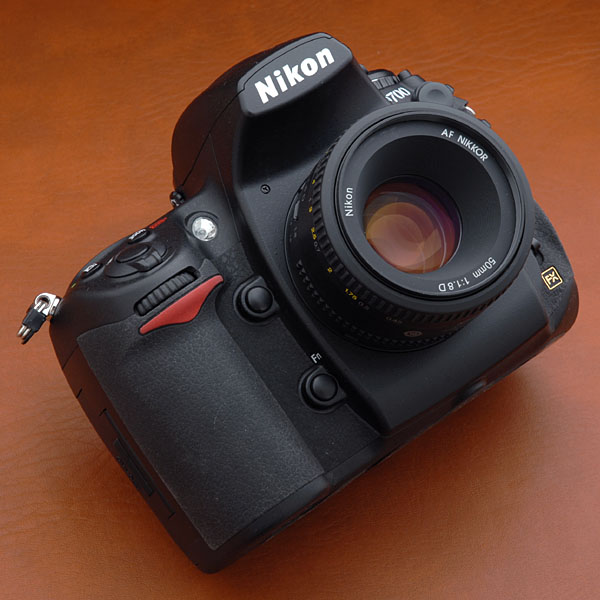 yLNikon D700