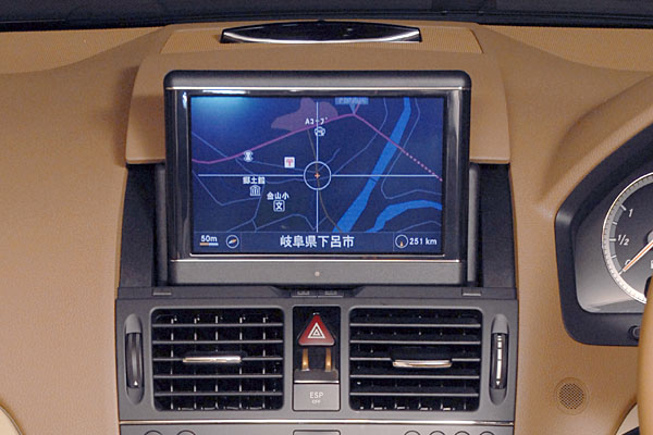 車載カーナビゲーションは車内でしか操作出来ない