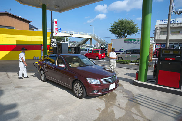 ガソリンスタンドで給油
