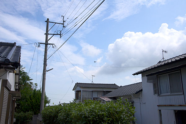 実家上空を飛ぶF15戦闘機