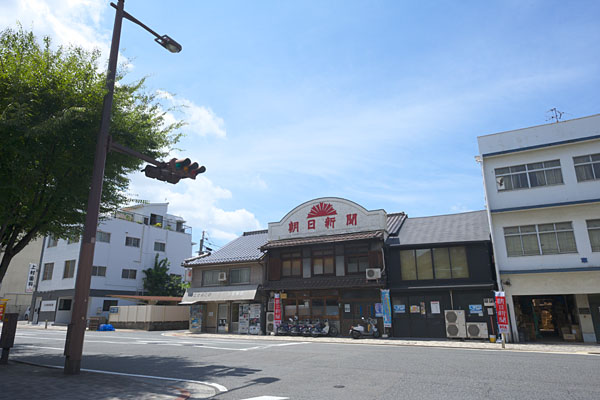 古い新聞店