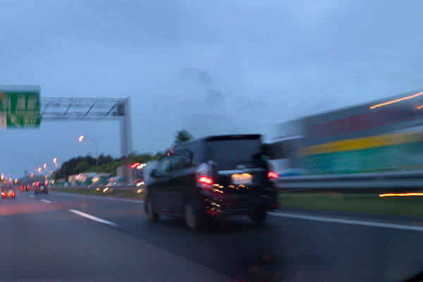 下り方面は長い渋滞の列