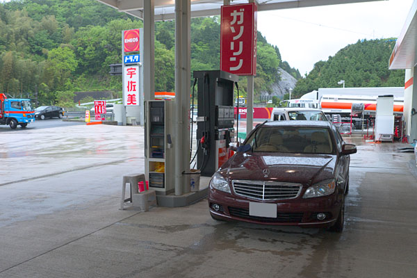 高速道路に乗る直前のガソリン給油