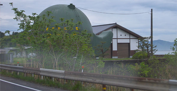 まがたまのモニュメント