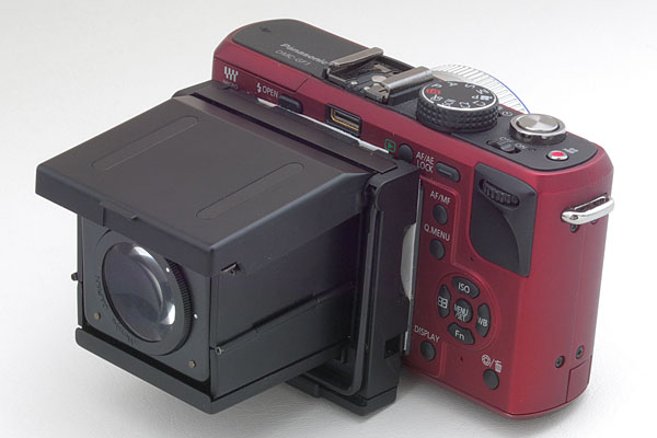 一眼レフ用ウェストレベルファインダーを強力両面テープで背面液晶に装着