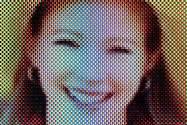液晶パネルをルーペで拡大