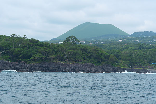 大室山と海岸地形