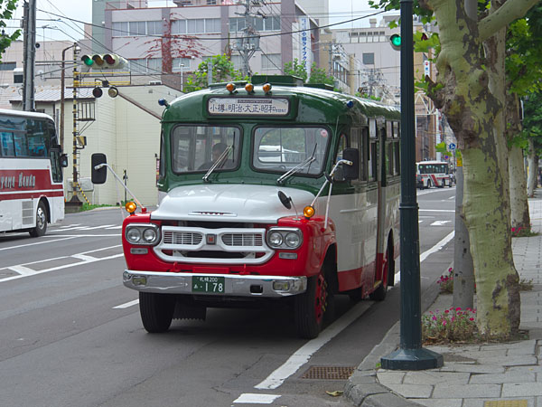 ボンネットバス