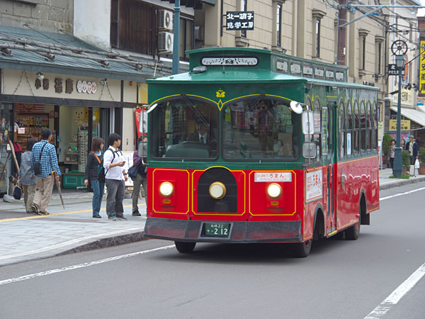 レトロ電車風バス?