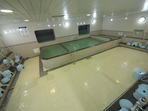 フェリー内の浴場