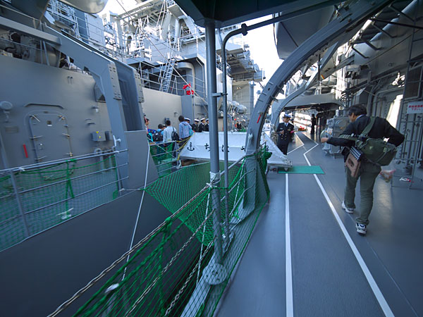 護衛艦「やまゆき」経由で「ちはや」に乗艦