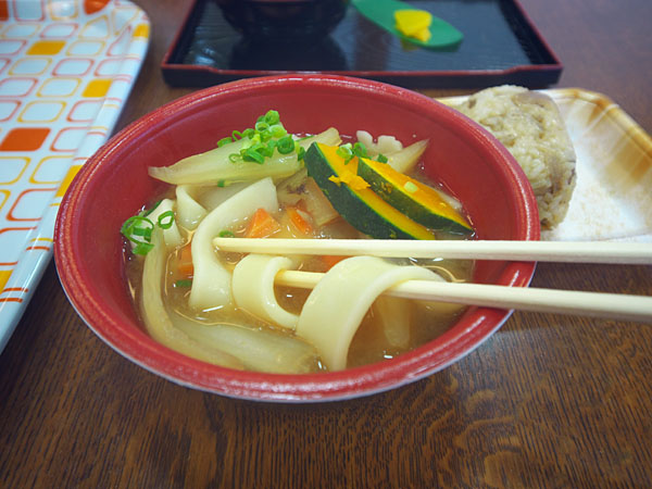 具の硬いだんご汁