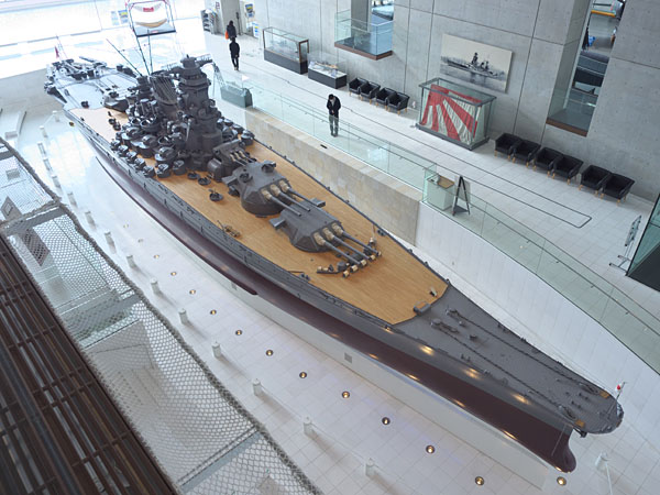 換算28mm域で撮影した1/10スケール大和