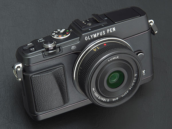 14mmパンケーキレンズを装着したE-P5