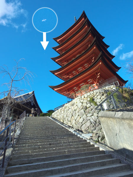 たまたま写り込んだ航空機