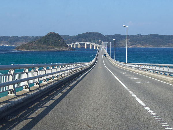 角島に架かる長大な橋