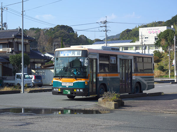 渋いカラーリングの山口のバス