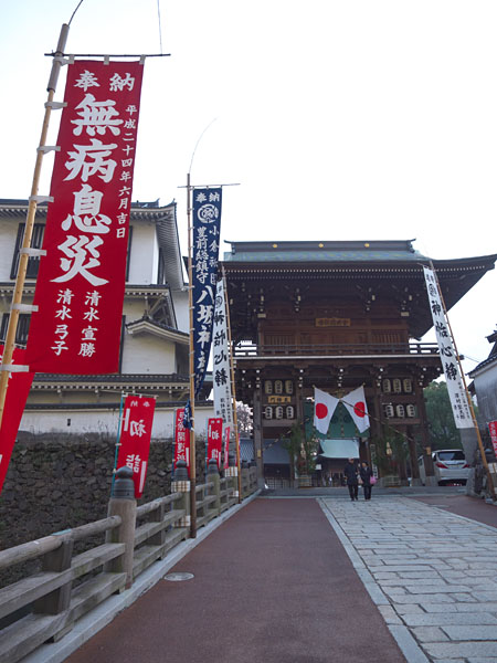 露店が正月に向けて準備中