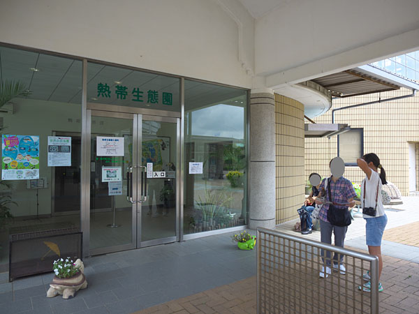 大温室入り口