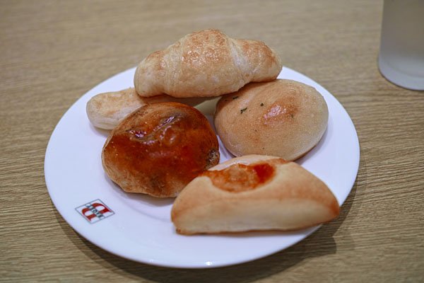 焼き立てパン食べ放題