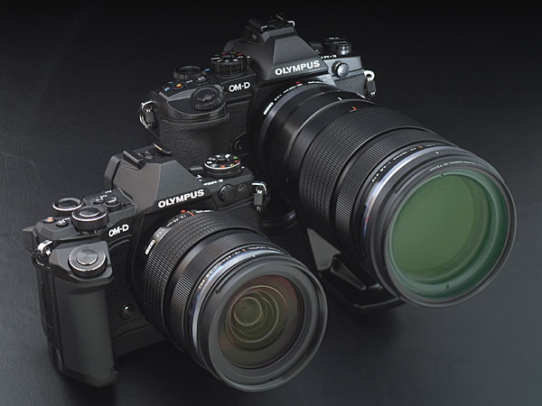 E-M1と並べた状態